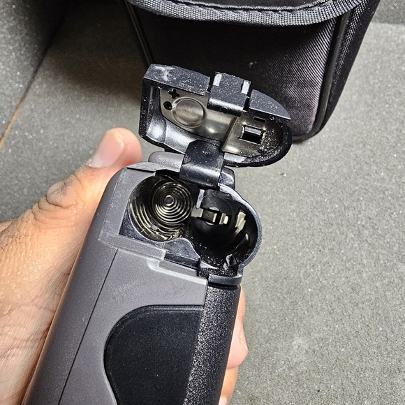 Kodak KB12 35mm Point & Shoot Film Compact Pocket Camera Untested With Case i do - Picture 8 of 11